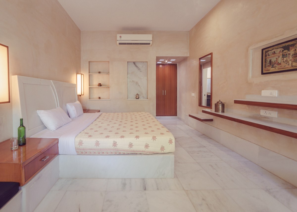 Clean wide room, honest view