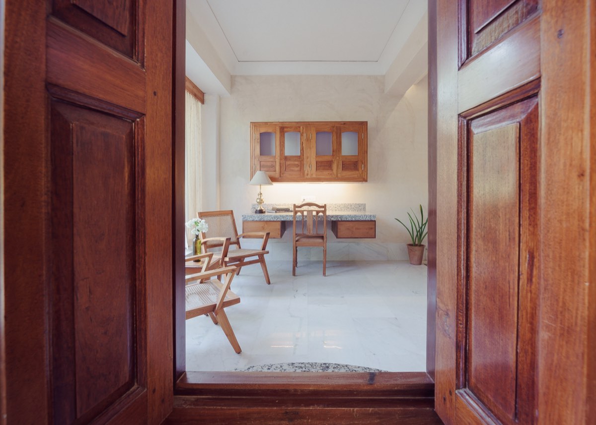 Through to the sitting and desk area